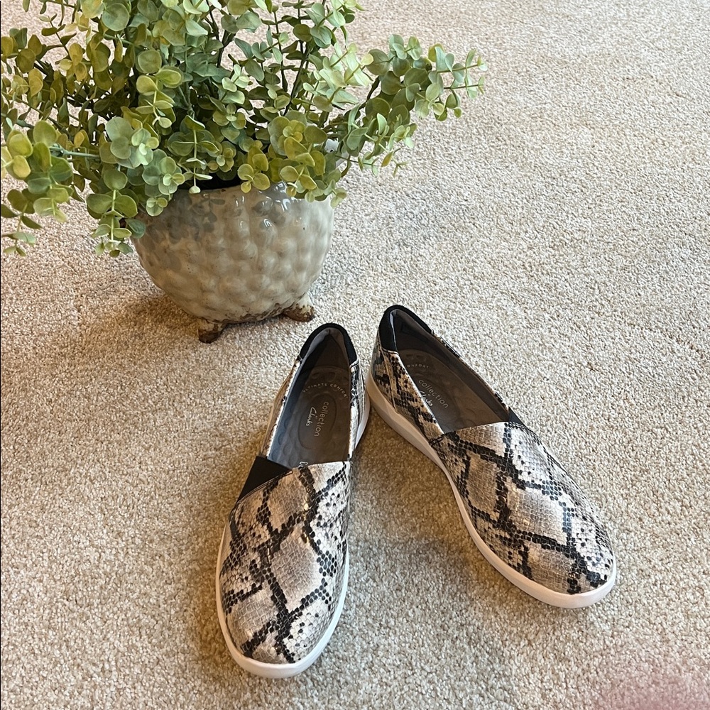 Clarks Women's Black and Cream Snakeskin Sneakers